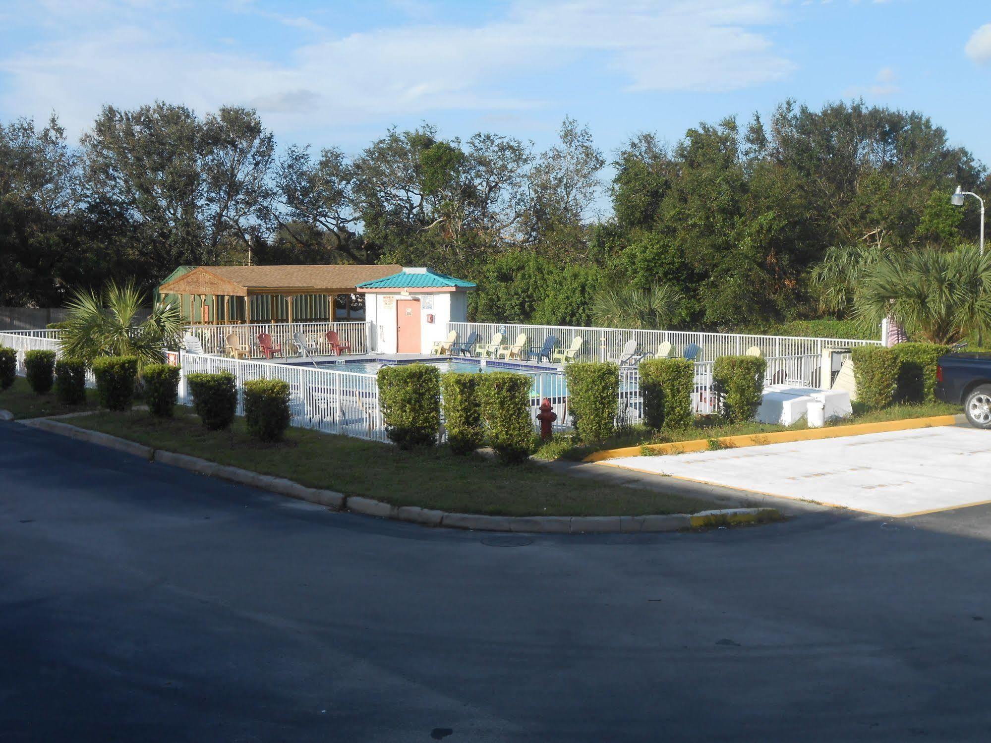 Executive Garden Titusville Hotel Exteriör bild